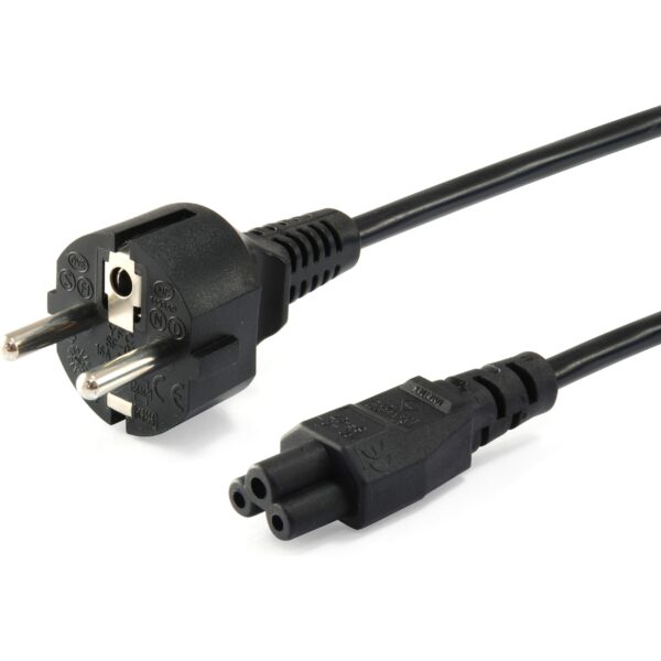 Schwarzes Netzkabel mit Eurostecker und Kaltgerätebuchse auf weißem Hintergrund.